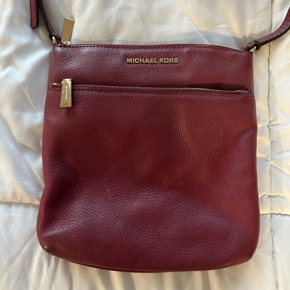 RED MICHAEL KORS CROSS BODY PURSE